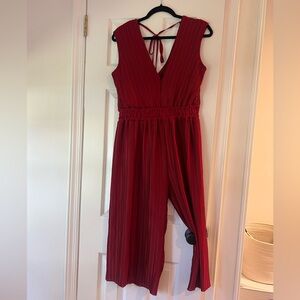 Romeo & Juliet Red Sleeveless Jumpsuit Size M